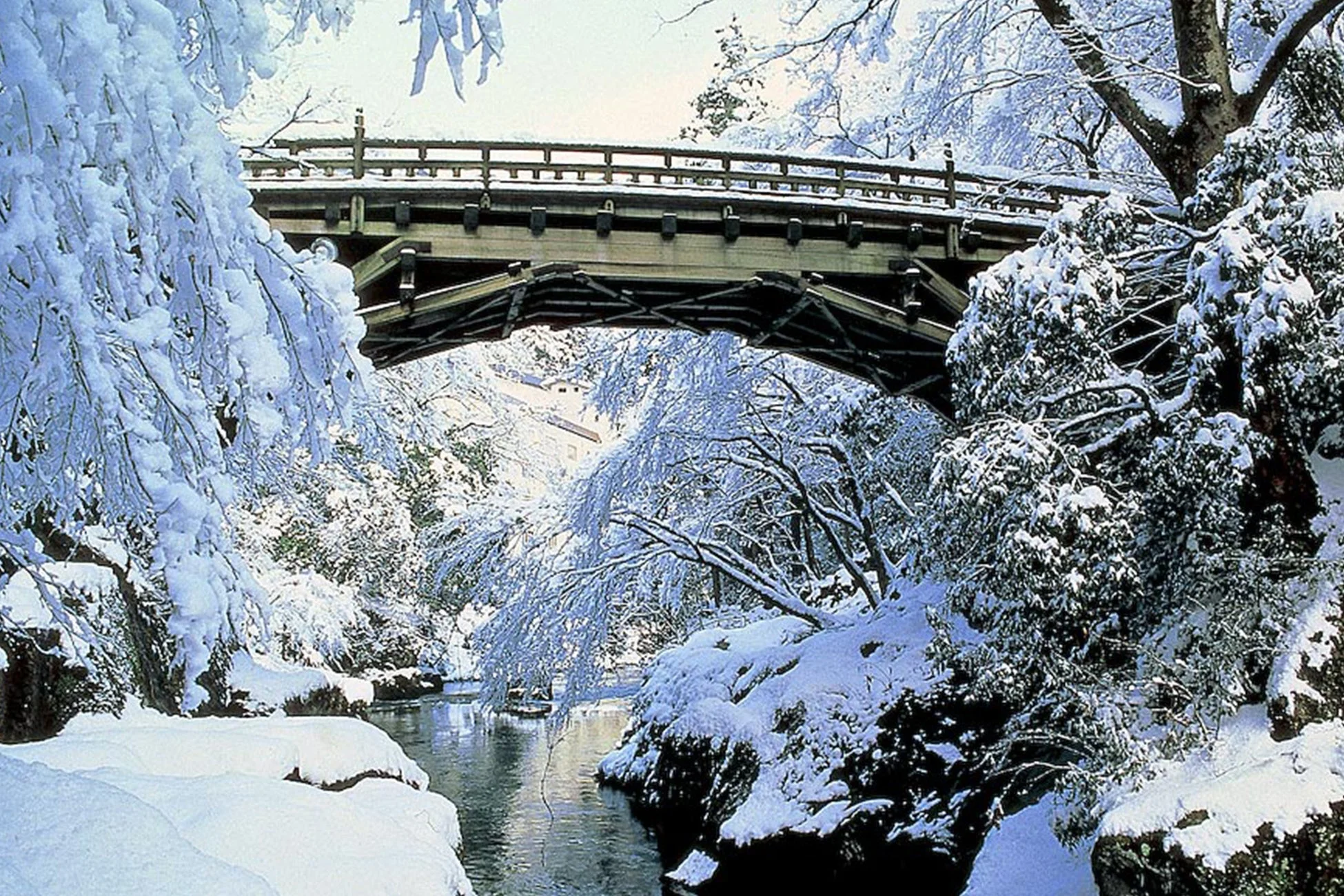 鶴仙渓の橋と雪景色