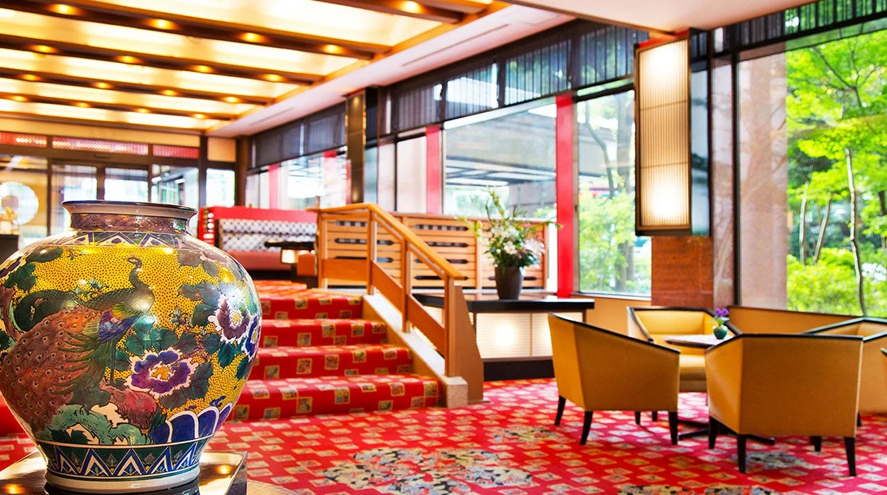 加賀の伝統美を感じるロビー