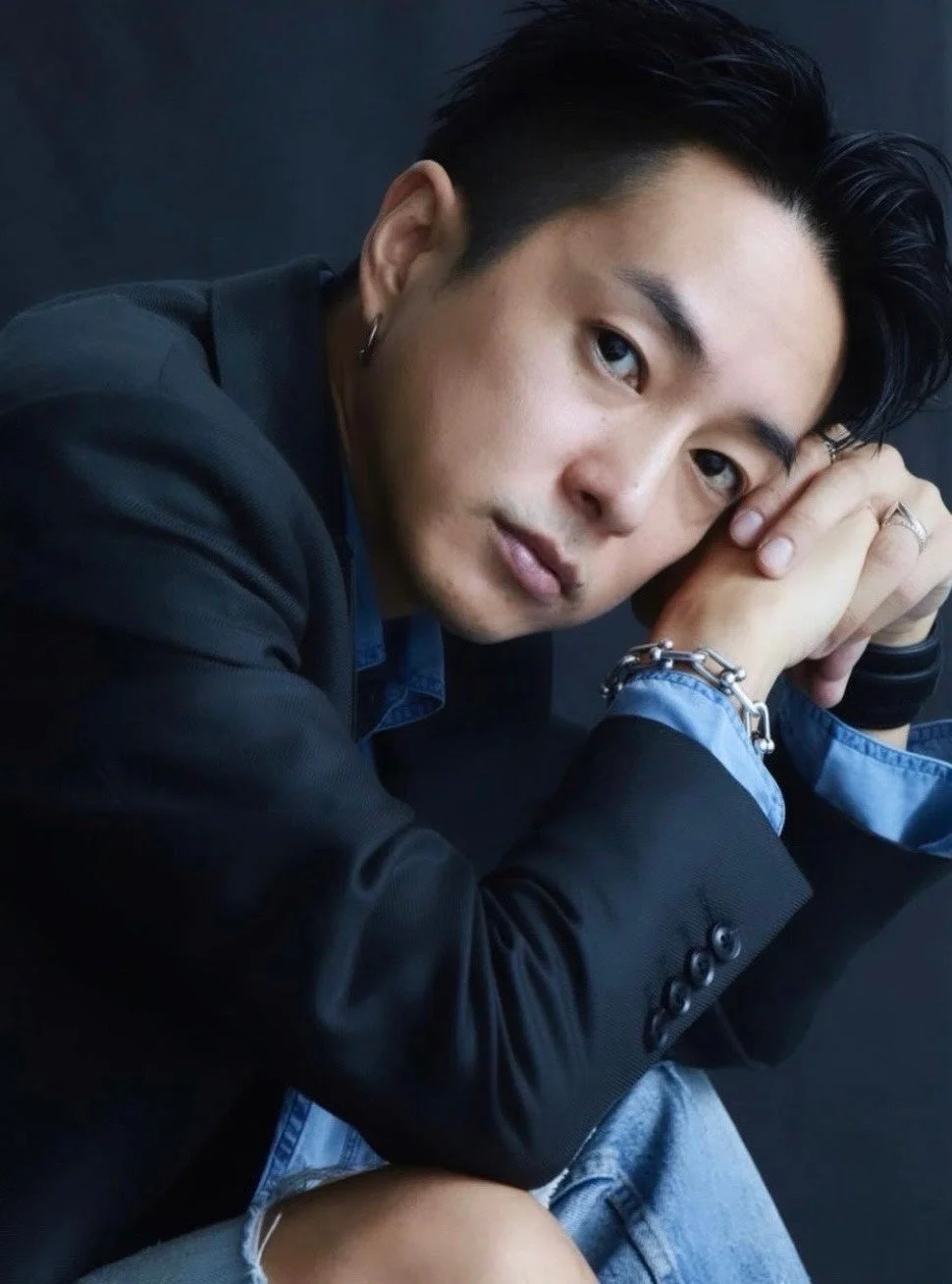 奈良裕也氏のポートレート