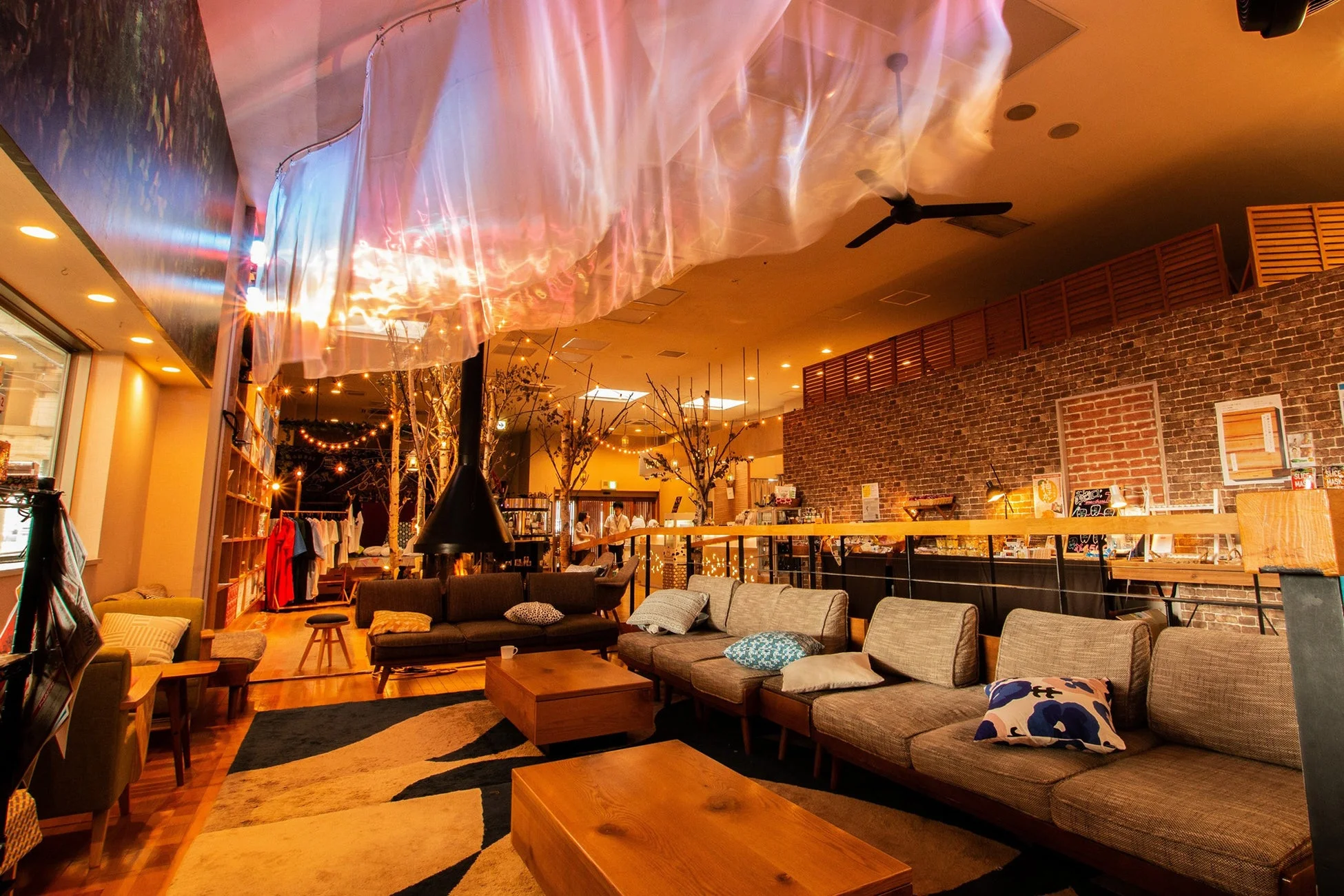 おふろcafé utataneのカフェ・ラウンジ