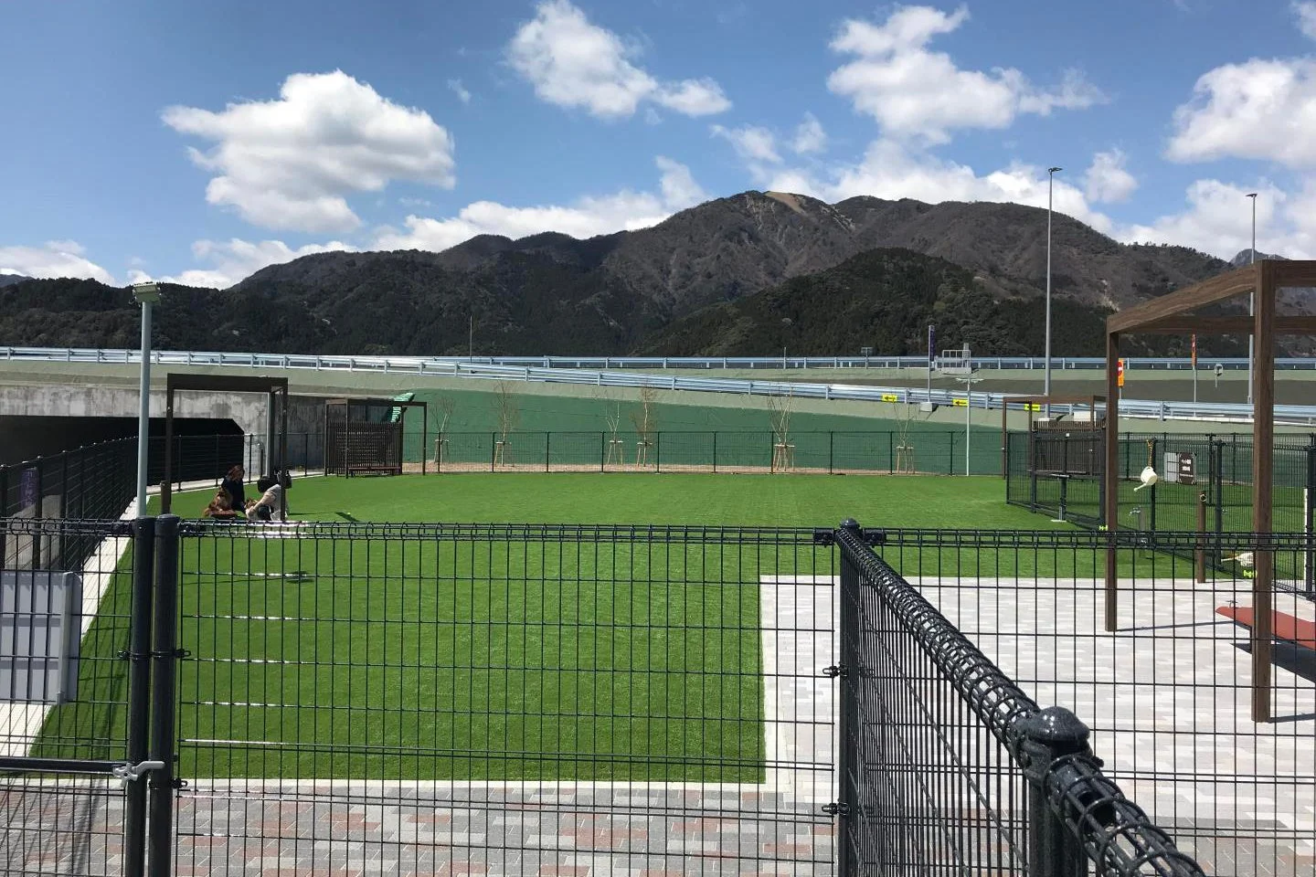 新名神 鈴鹿PAのドッグラン