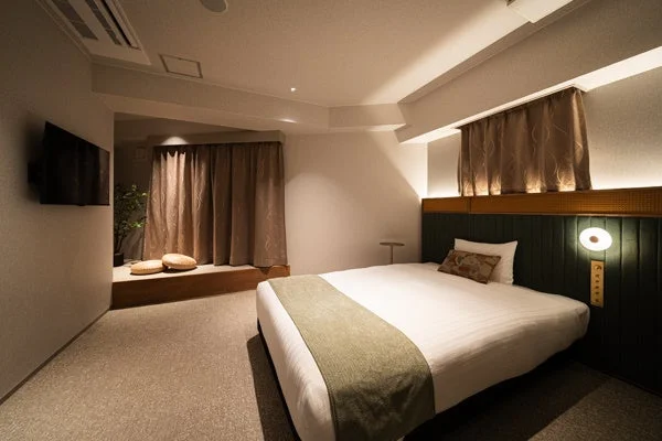 和モダンで落ち着いた雰囲気の客室