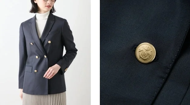 ダブルブレストブレザー着用イメージと金ボタン