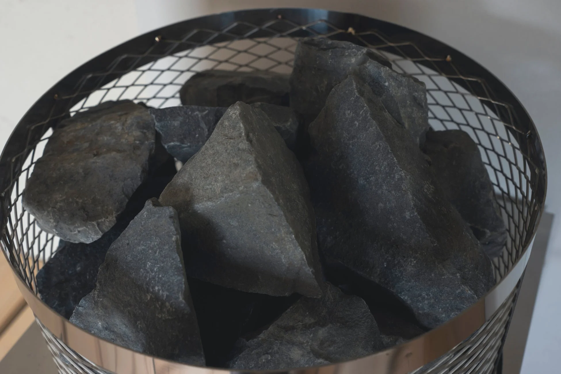 サウナストーンが積まれたサウナヒーター